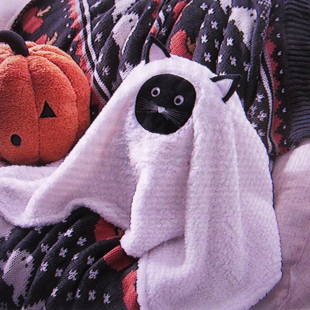 NEW, POTTERY BARN ,KID SAFE, SCARDEY CAT THROW  PILLOW NEW IN PACK, RARE TO FIND